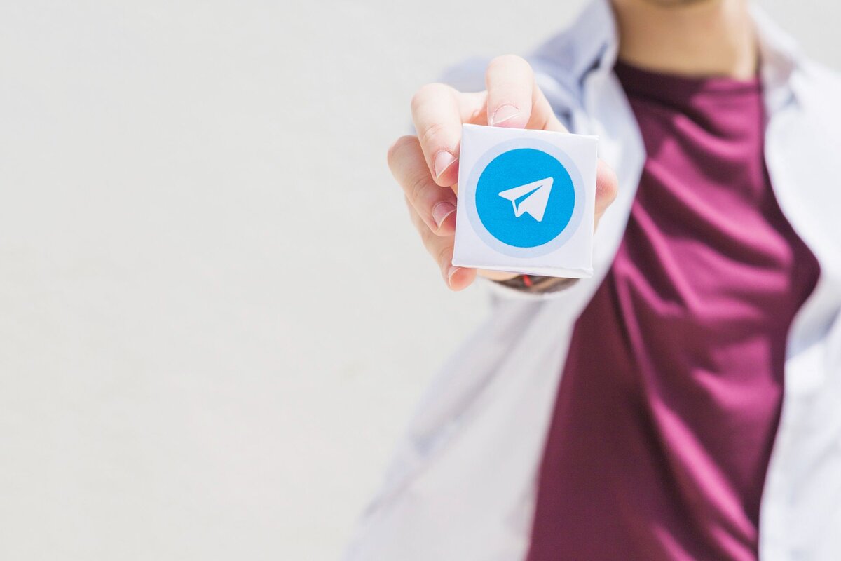 Теперь Telegram-каналы могут устанавливать обои, эмодзи-статусы и логотипы профиля, а пользователи — репостить публикации каналов себе в истории Администраторы отныне могут менять внешний вид каналов-2