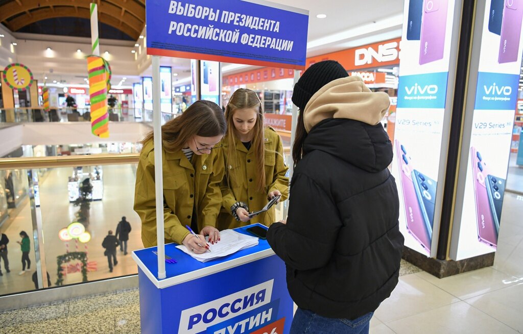 В Твери идёт сбор подписей в поддержку кандидатуры Владимира Путина на президентских выборах