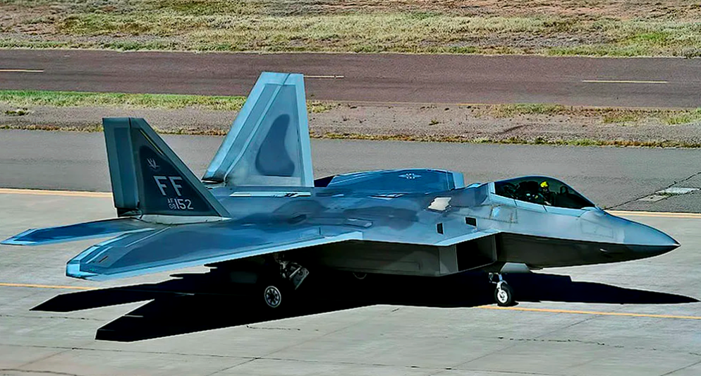 Поколения истребителей f. Истребитель Lockheed Martin f-22a Raptor. Ф-22 Раптор. Самолёт ф 22 Раптор.