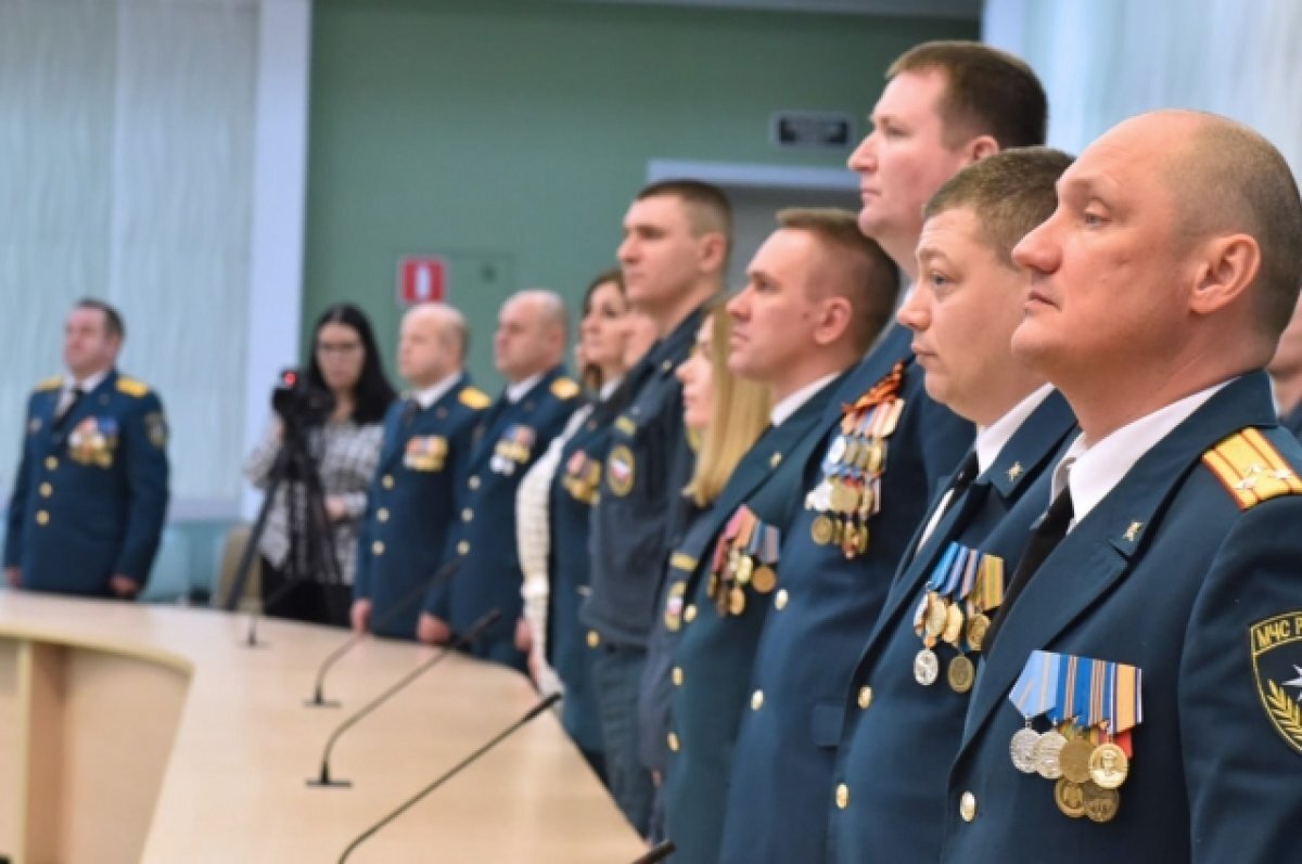    Руководители Брянщины поздравили сотрудников МЧС с Днем спасателя