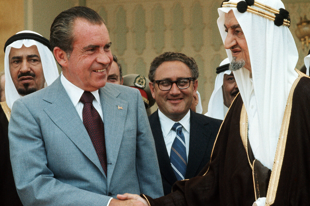 сделка века, президент США и король Саудовской Аравии