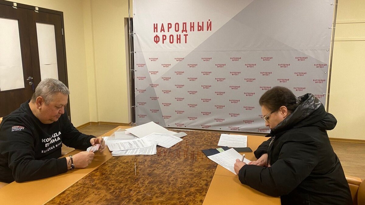    В Штабе Народного фронта в Югре собирают подписи в поддержку Владимира Путина