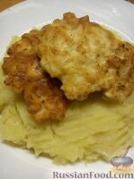 Для приготовления куриных котлет по-французски вам понадобятся следующие ингредиенты:
- 500 г куриного филе
- 1 яйцо
- 2 ст. ложки муки
- 2 ст. ложки сливок
- Соль
- Перец
- Панировочные сухари
- 2 ст. ложки растительного масла

**Шаги приготовления:**
1. Нарежьте куриное филе на кусочки и измельчите в блендере.
2. Добавьте яйцо, муку, сливки, соль и перец. Хорошо перемешайте.
3. Сформируйте котлеты из получившейся массы.
4. Обваляйте котлеты в панировочных сухарях.
5. Разогрейте растительное масло на сковороде и обжарьте котлеты до золотистой корочки.

Подавайте куриные котлеты по-французски горячими. Приятного аппетита!