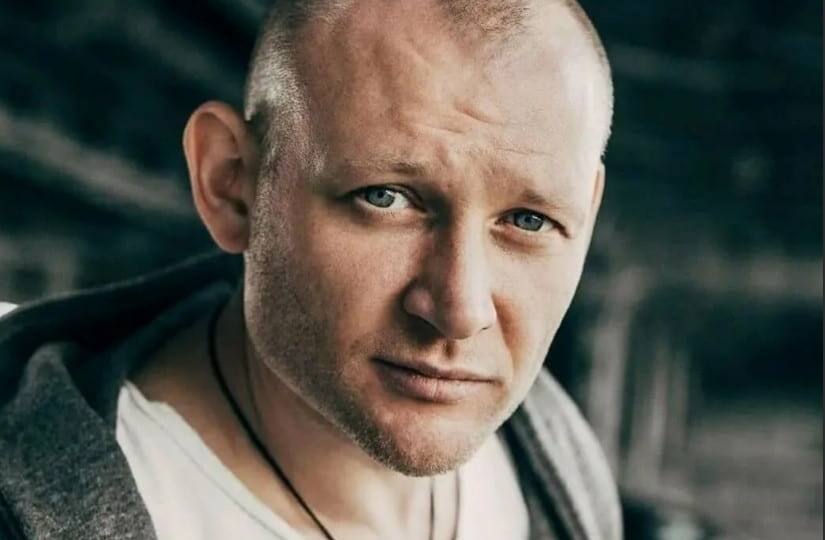 «Работал таксистом и мог стать летчиком»: Андрей Фролов, роли, кто его единственная жена, которая не сразу обратила на него внимание