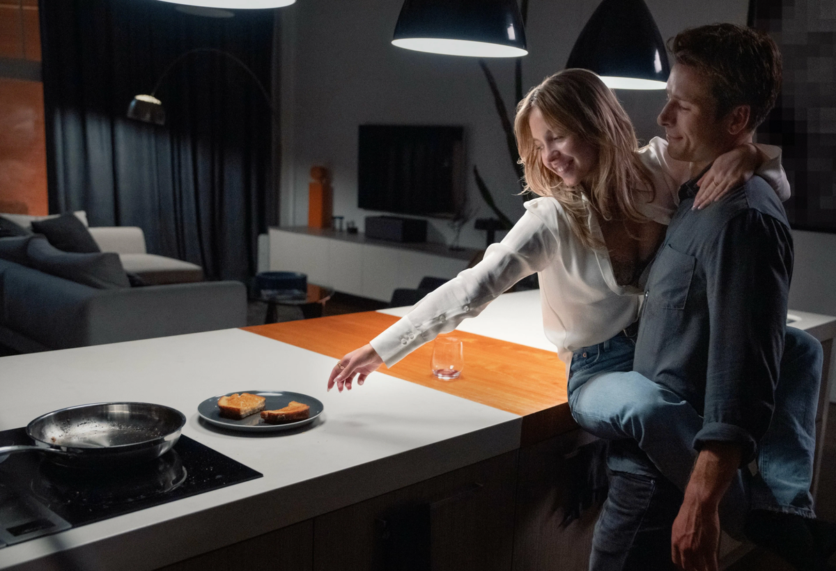 Кадр из фильма "Кто угодно, кроме тебя"