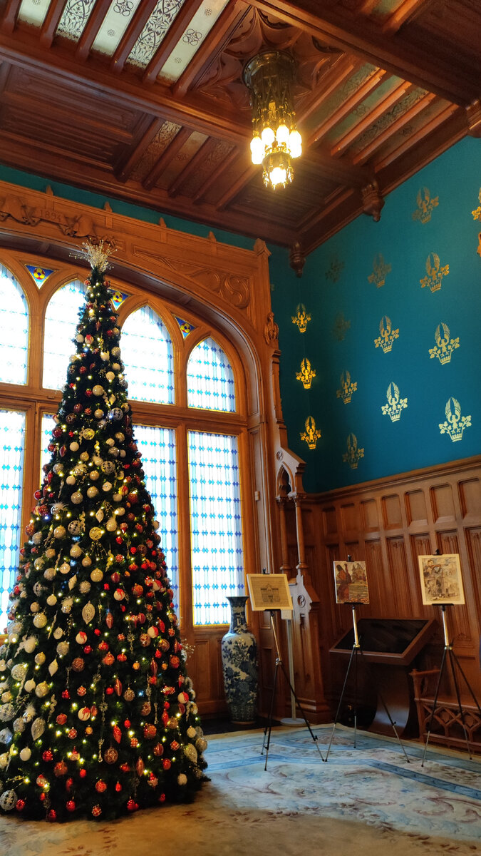 Праздник в Доме приемов МИД. И моя крохотная работа на мольберте