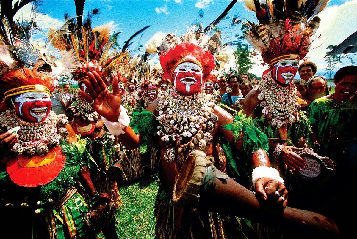 Аборигены малайзии 4 буквы. Папуа — новая Гвинея. Новый год в Африке. Новогодние традиции в Африке. Новый год в Африке традиции.