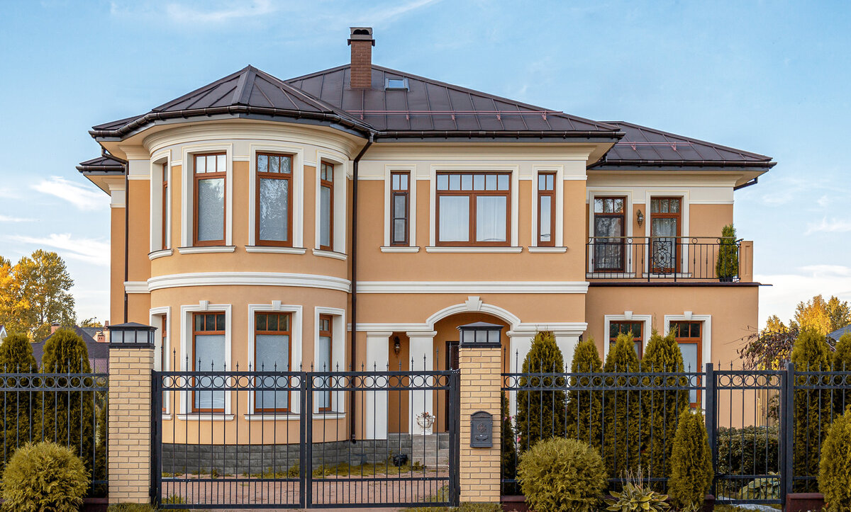 венчающий карниз с гладким фризом