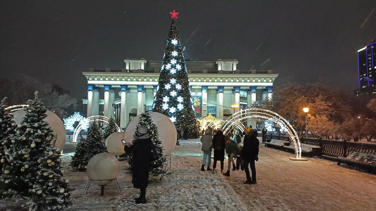 Все праздничные мероприятия отменили на пл. Ленина в Новосибирске на Новый  год | Atas.info | Дзен