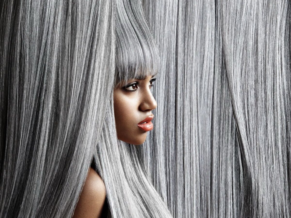 Наращивание волос - это один из способов исправления недостатков волос. Благодаря нанокапсулам можно стать обладательницей красивых и густых локонов.