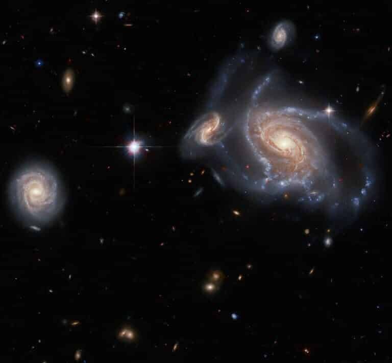    Четыре спиральные галактики / © ESA / Hubble & NASA, J. Dalcanton, Dark Energy Survey / DOE / FNAL / NOIRLab / NSF / AURAAcknowledgement: L. Shatz