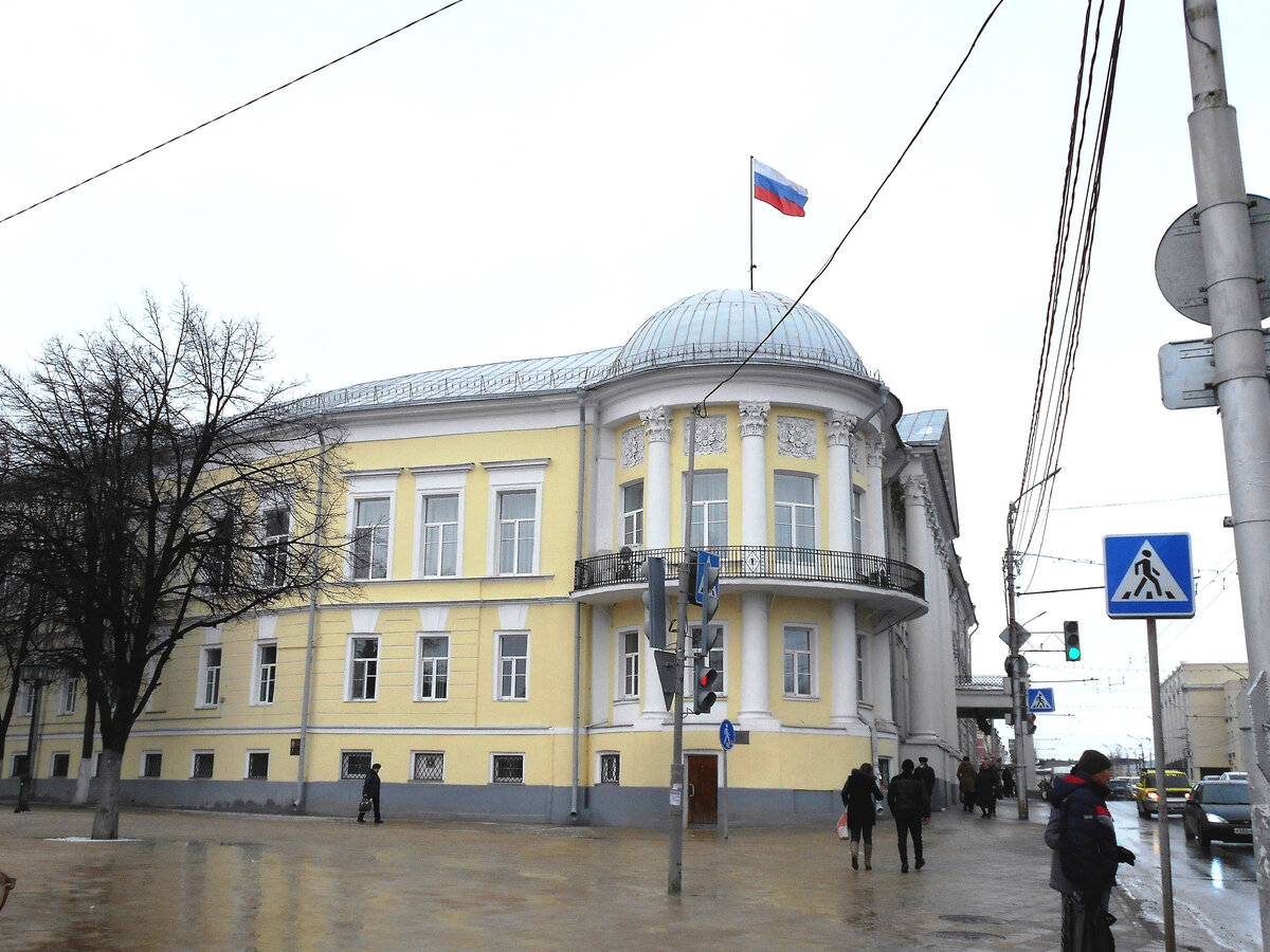 Рязань – город с давними купеческими традициями. Великая Отечественная война обошла её стороной. Поэтому здесь сохранилось довольно много построек, начиная с конца XVIII века.-1-2