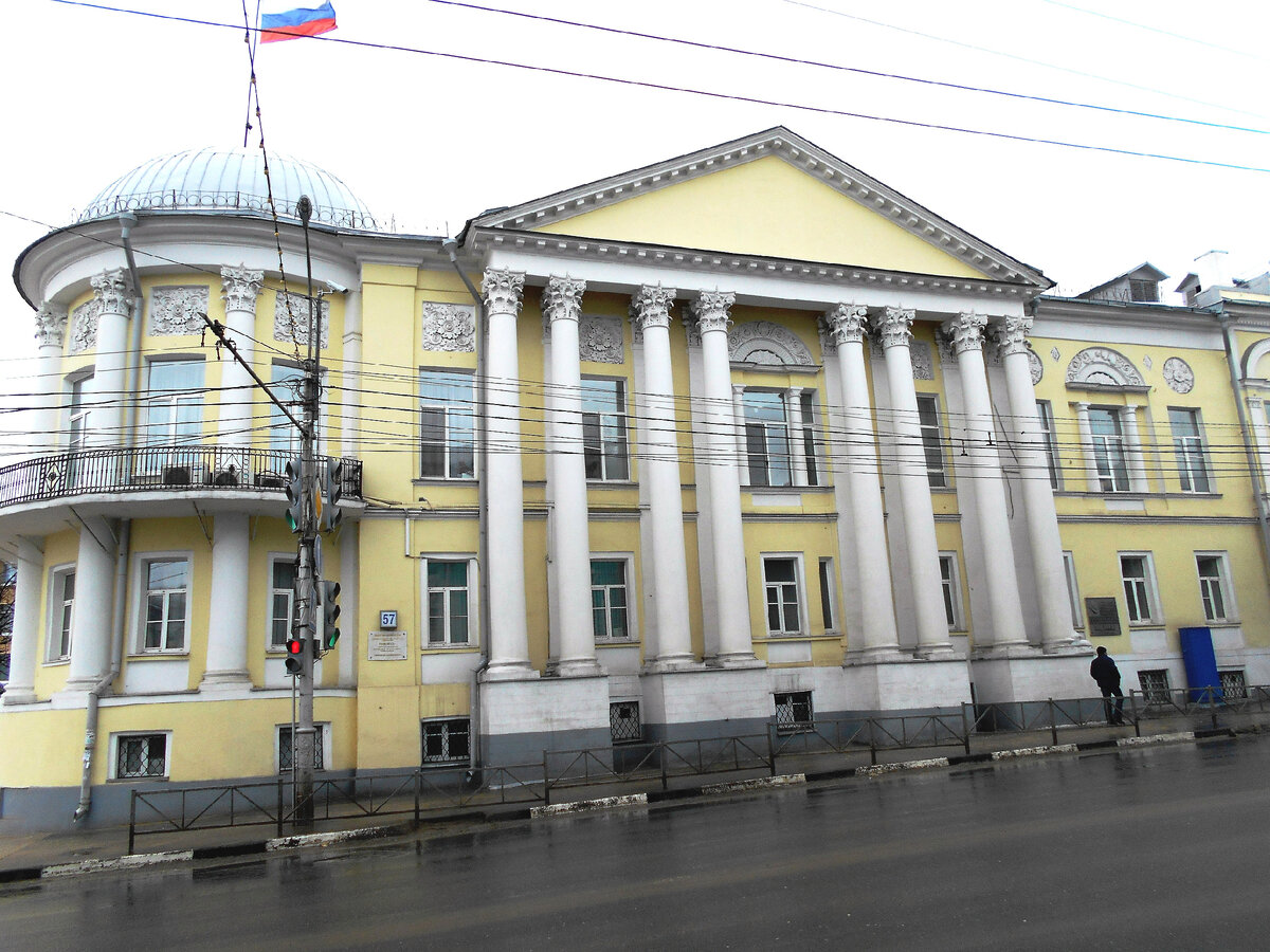 Рязань – город с давними купеческими традициями. Великая Отечественная война обошла её стороной. Поэтому здесь сохранилось довольно много построек, начиная с конца XVIII века.-1-3