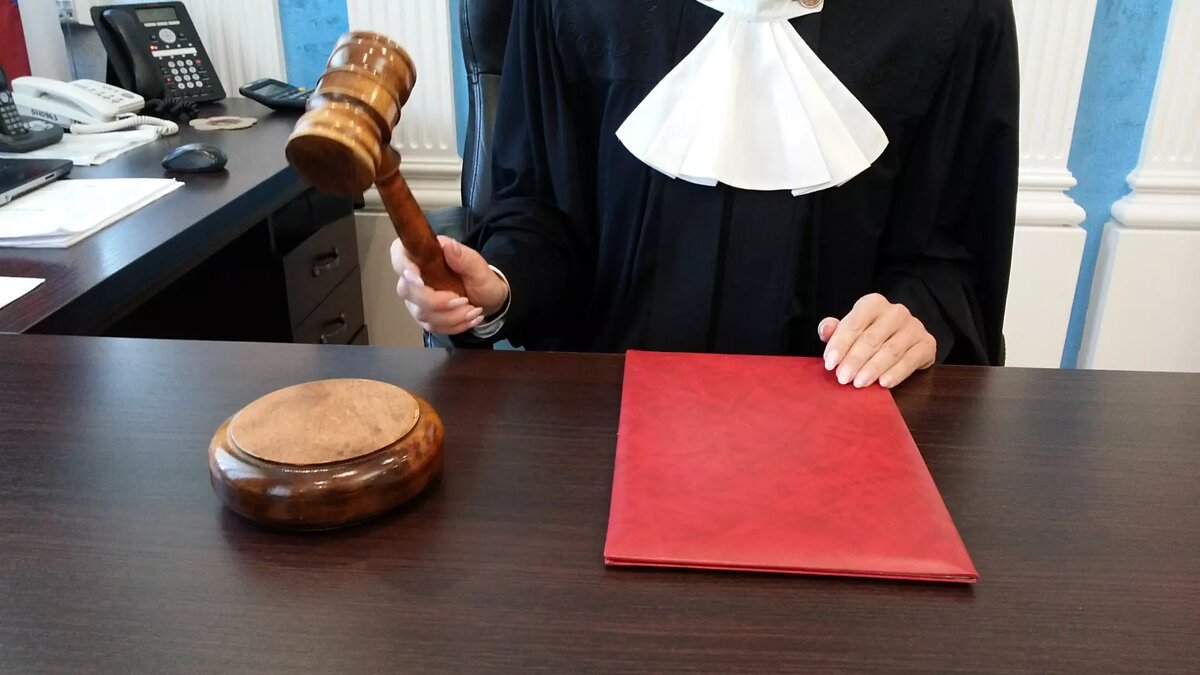     В Нижневартовске местный житель признан виновным в незаконной регистрации иностранцев в своей квартиры. Свои услуги он предоставил 28 гражданам.