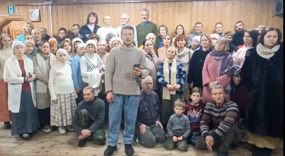  Члены общины Виссариона записали видеообращение к Владимиру Путину. Похоже, до президента оно не дошло.

