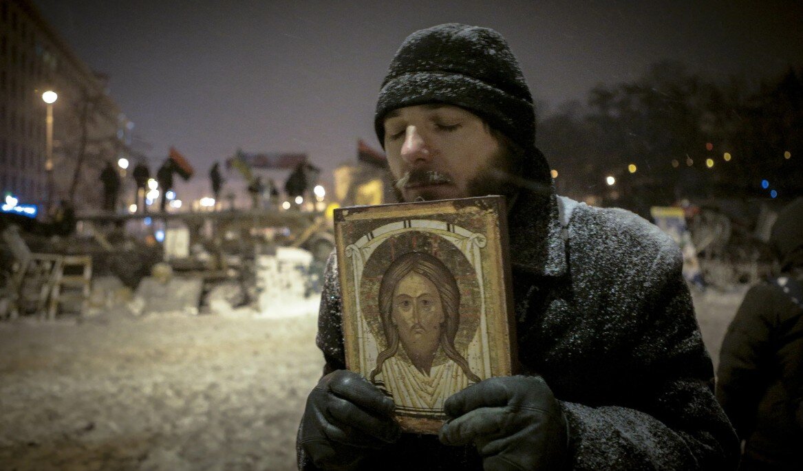 Уличная молитва.(Фотография взята из открытых источников).