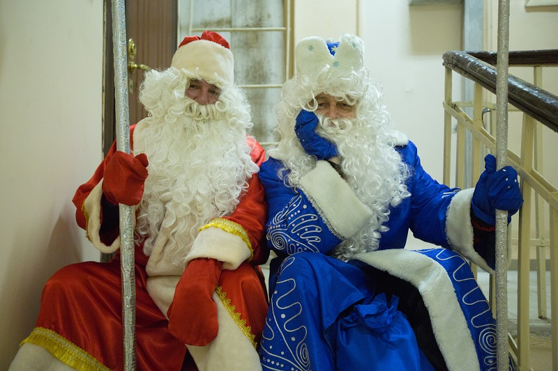 Дед Мороз: правда или вымысел, синий халат или красный в России