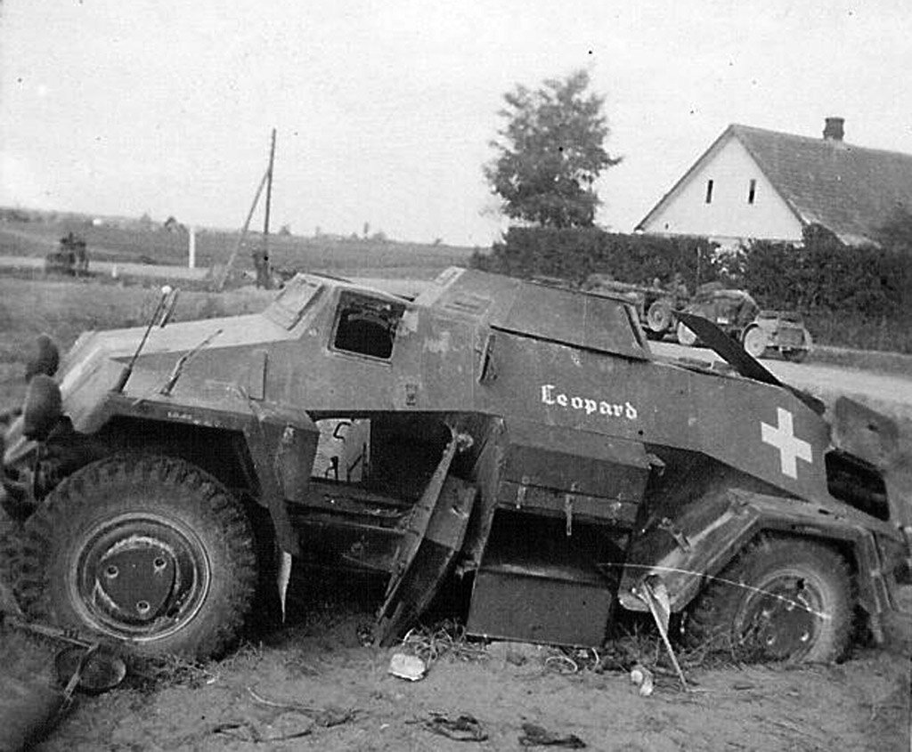 В сентябре 1939 года внезапно выяснилось, что имеющиеся на вооружении немецкой армии  броневики-разведчики имеют недостаточную проходимость. Да и броневик без радиостанции - это какой-то позор.