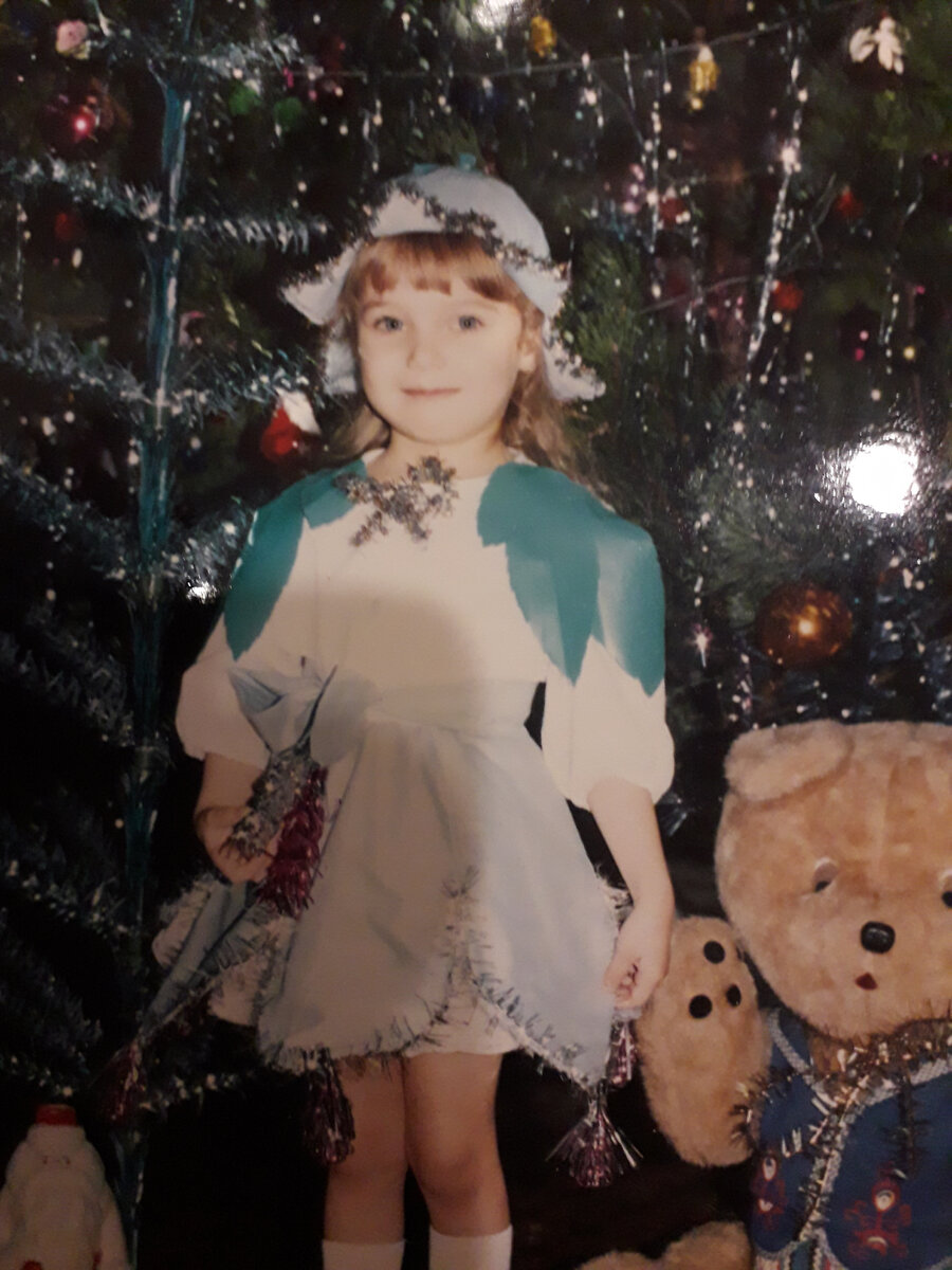 В садике на новогоднем утреннике. Костюм мама шила сама 😊.