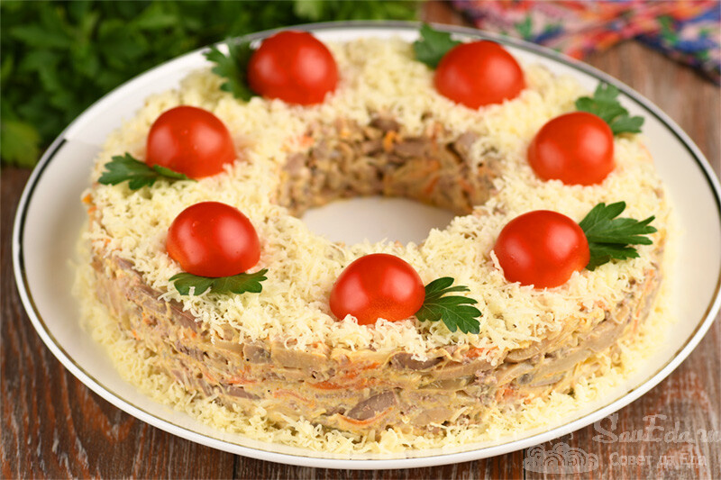 Салат из куриной печени с грибами (просто готовить и очень вкусно)