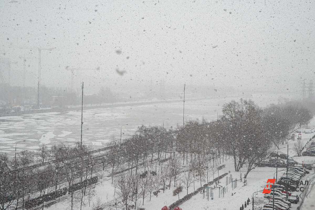 Метель Владивосток. Снегопад во Владивостоке. Снег во Владивостоке фото. Идет сильный снег. Город холодных ветров