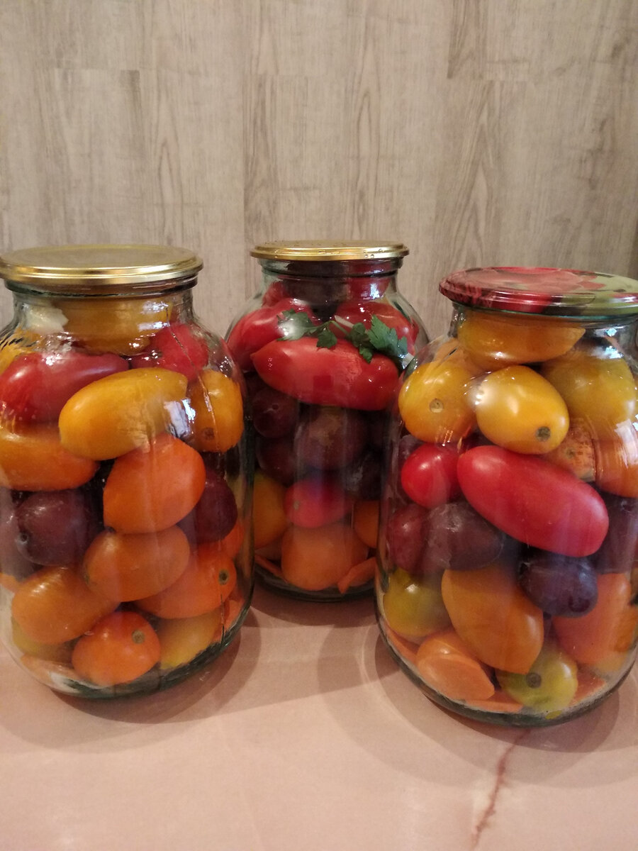 Помидоры, маринованные со сливами