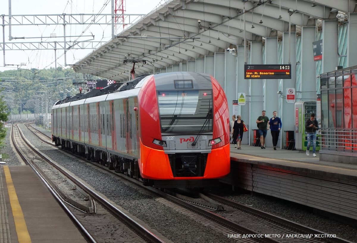 Поезд "Ласточка" на МЦК. Фото из книги "Наше дорогое метро"