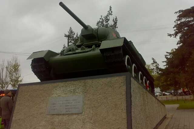 Танк Т-34 около Судоверфи.