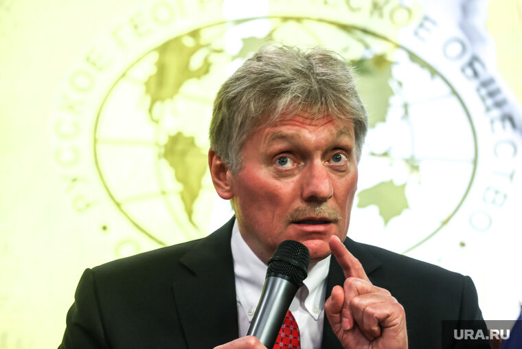    Песков назвал естественным большое число претендентов на выдвижение в президенты РФ