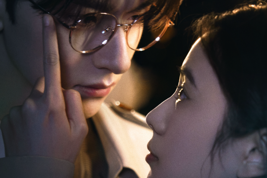 Название на китайском: "脱轨 / 离心力". Жанры: драма, романтика, фантастика. 30 серий по 45 минут.