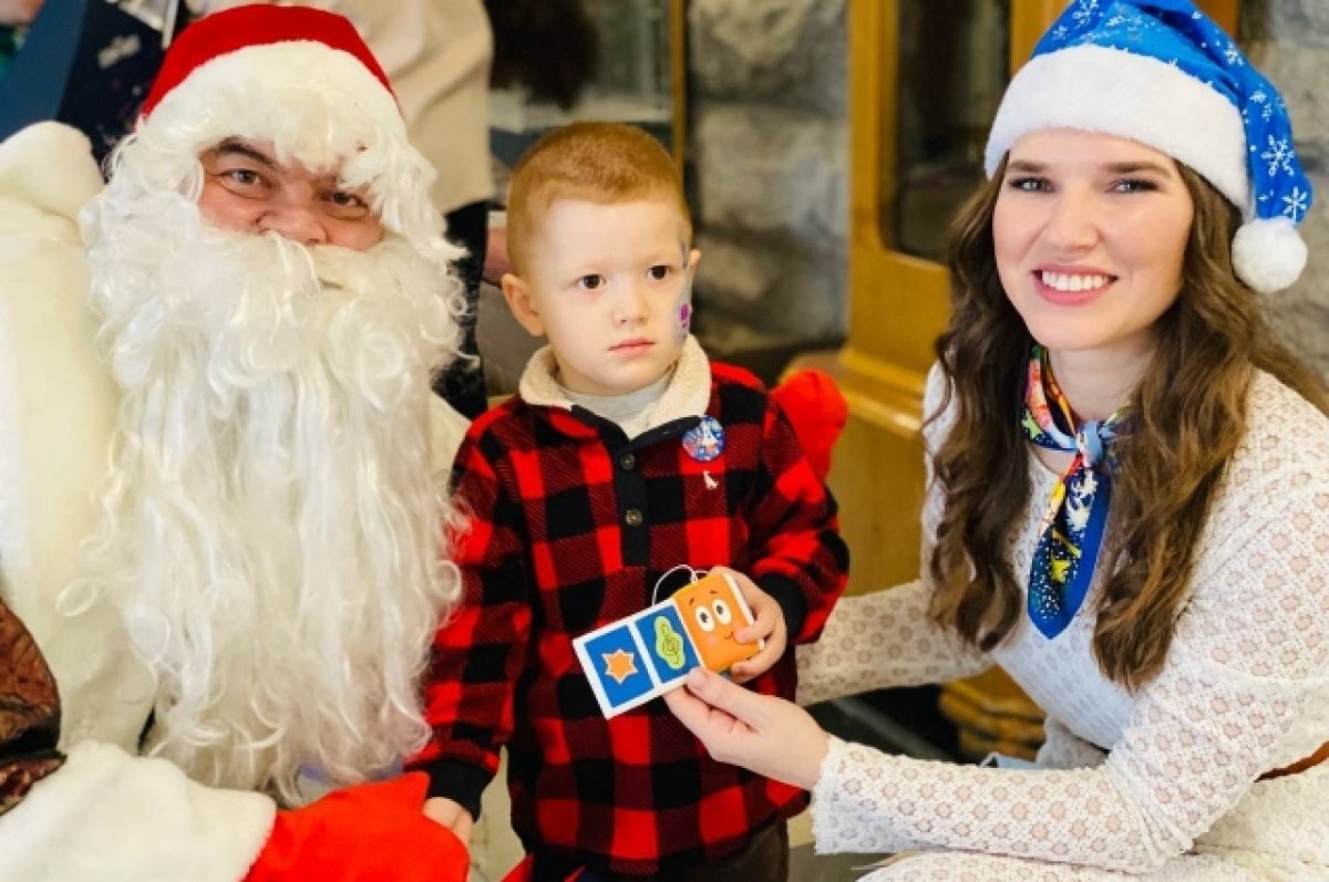    Депутаты «Единой России» передали новогодние подарки детям в больницу