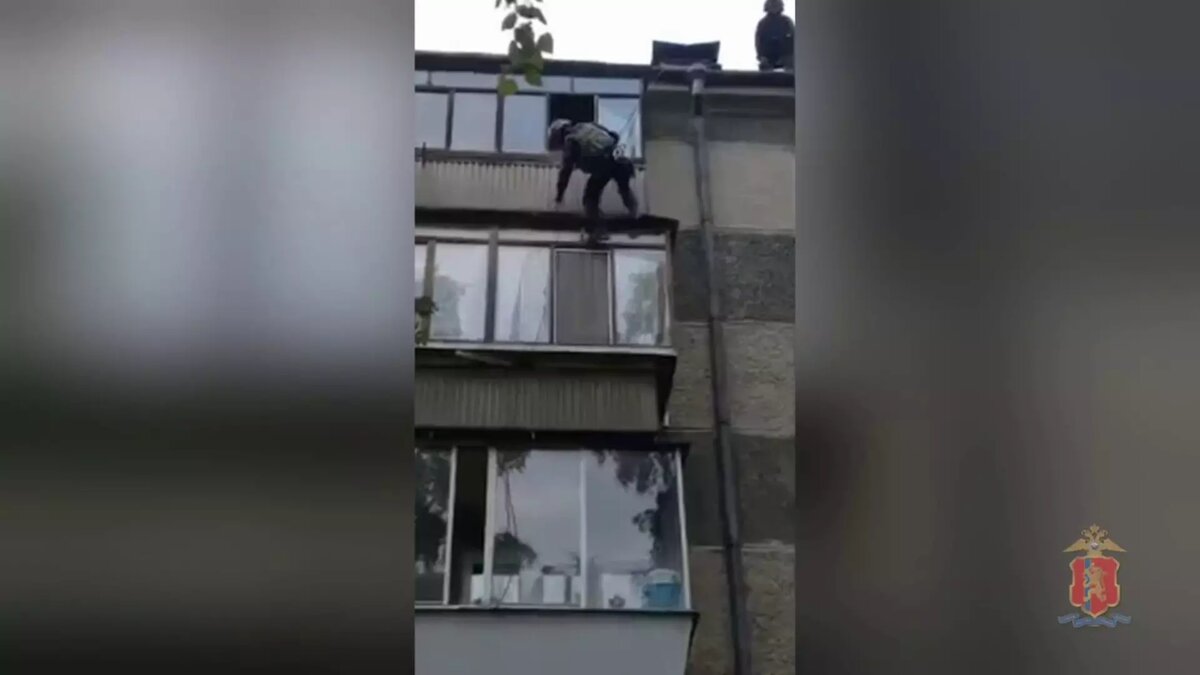     В Красноярском крае завершили расследование уголовного дела о серии краж с банковских карт богатых заключенных. Общая сумма похищенного составила 89 миллионов рублей.