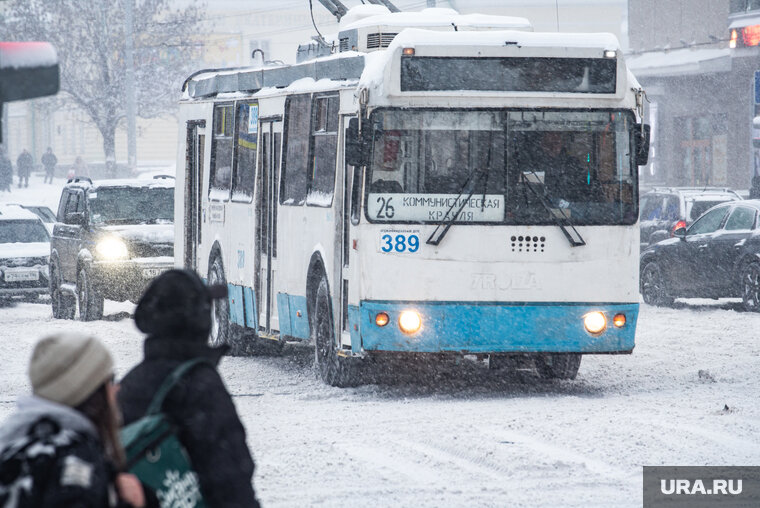    На уборку улиц вывели десятки единиц уборочной техники