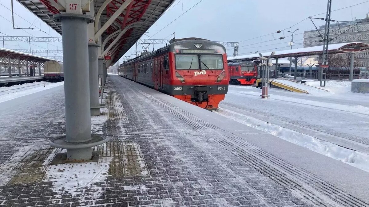     В Казани решили продлить маршрут следования электричек до Кукмора. Теперь они будут останавливаться в Вятских Полянах. Об этом предупредили в пресс-службе АО «Содружество».
