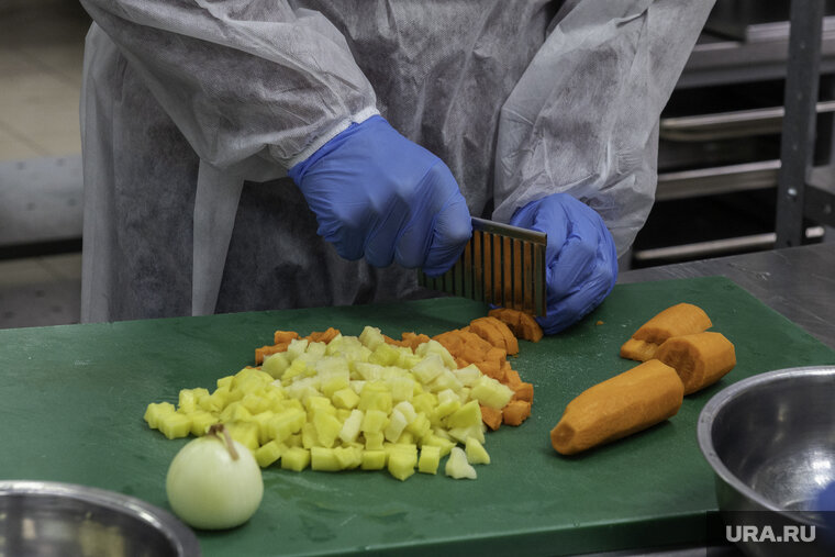    Воспитанников накормили куриным мясом, не прошедшим надлежащую термическую обработку