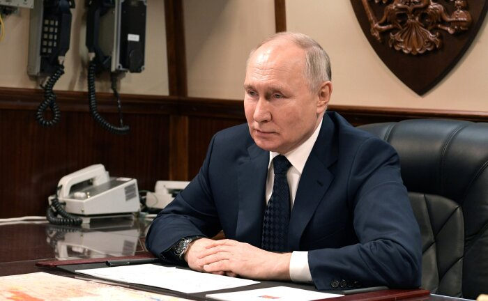 Фото: сайт президента России. Владимир Путин впервые воспользовался правом представить старшего лейтенанта к званию майора 