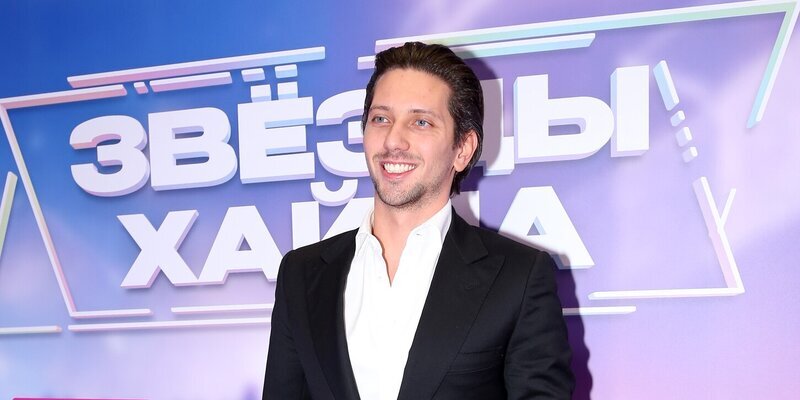 Певец ЮрКисс, который неделю назад перестал выходить на связь после объявления о завершении музыкальной карьеры, вышел на связь и сообщил, что находится в Тибете. Оказалось, что артист намеренно отключил телефон, чтобы «перезагрузиться».