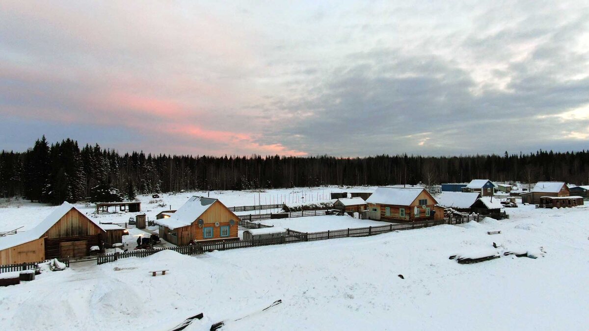 Россия — страна заборов. Как профнастил уродует деревни. | Побег из ...