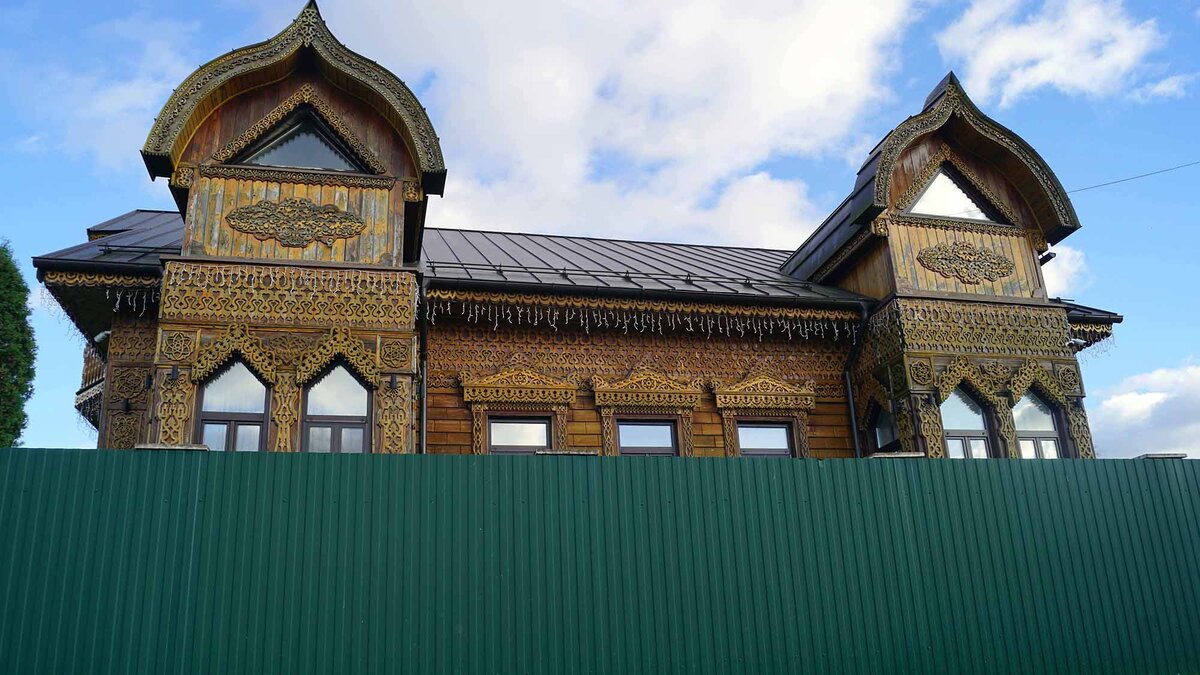 Россия — страна заборов. Как профнастил уродует деревни. | Побег из ...