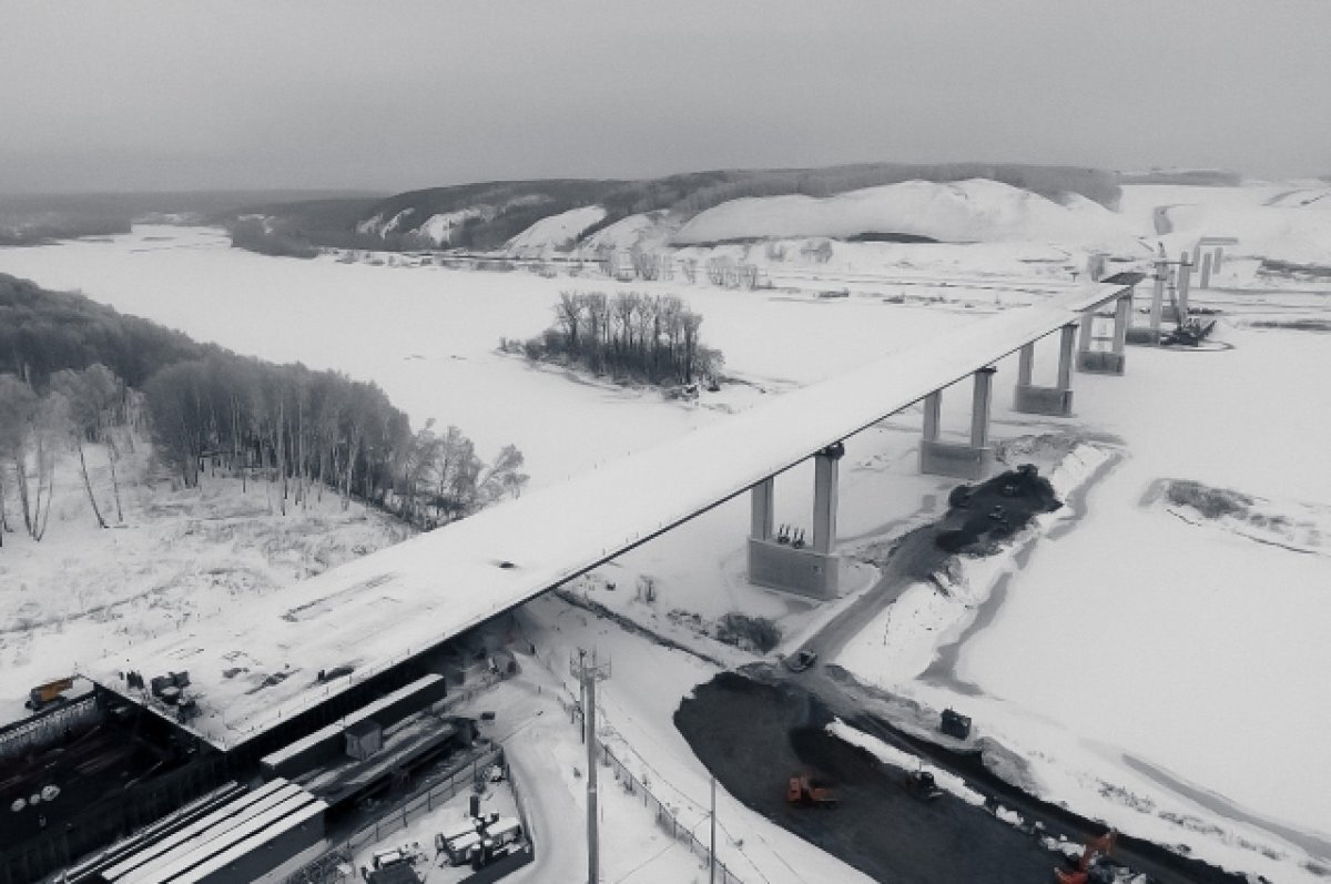    Ещё 105 метров Звёздного моста через Томь надвинули кузбасские строители