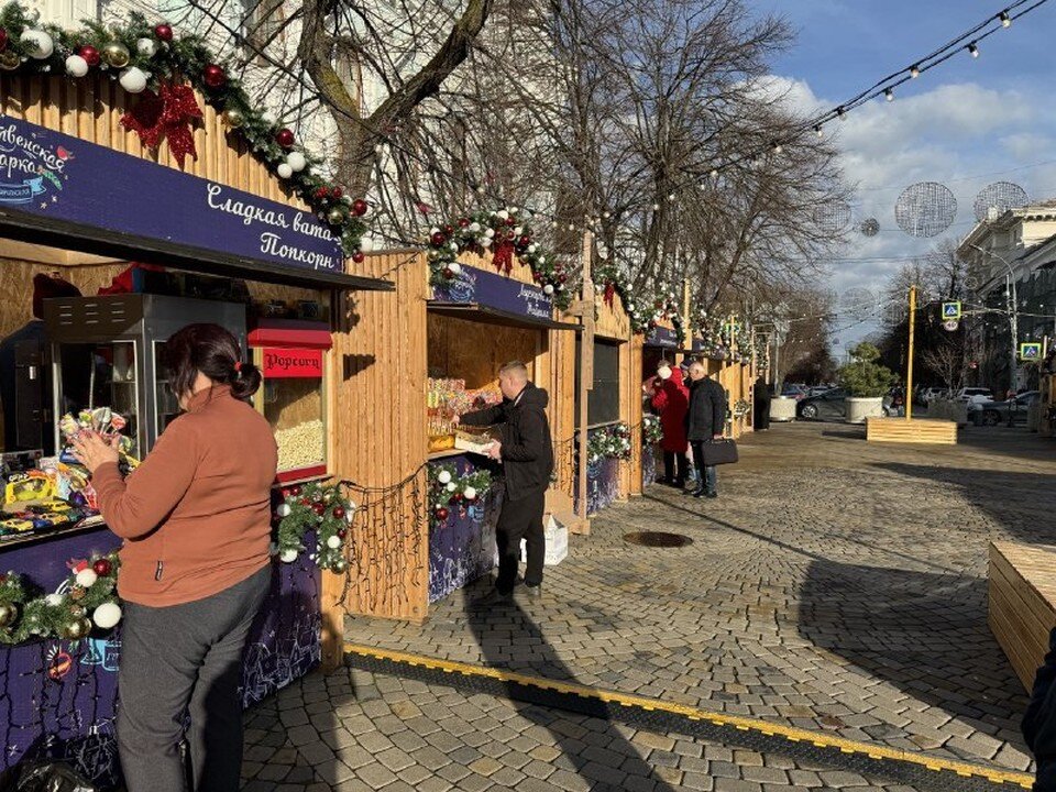    Рождественская ярмарка будет работать до 8 января. Мария ЧАЛАЯ