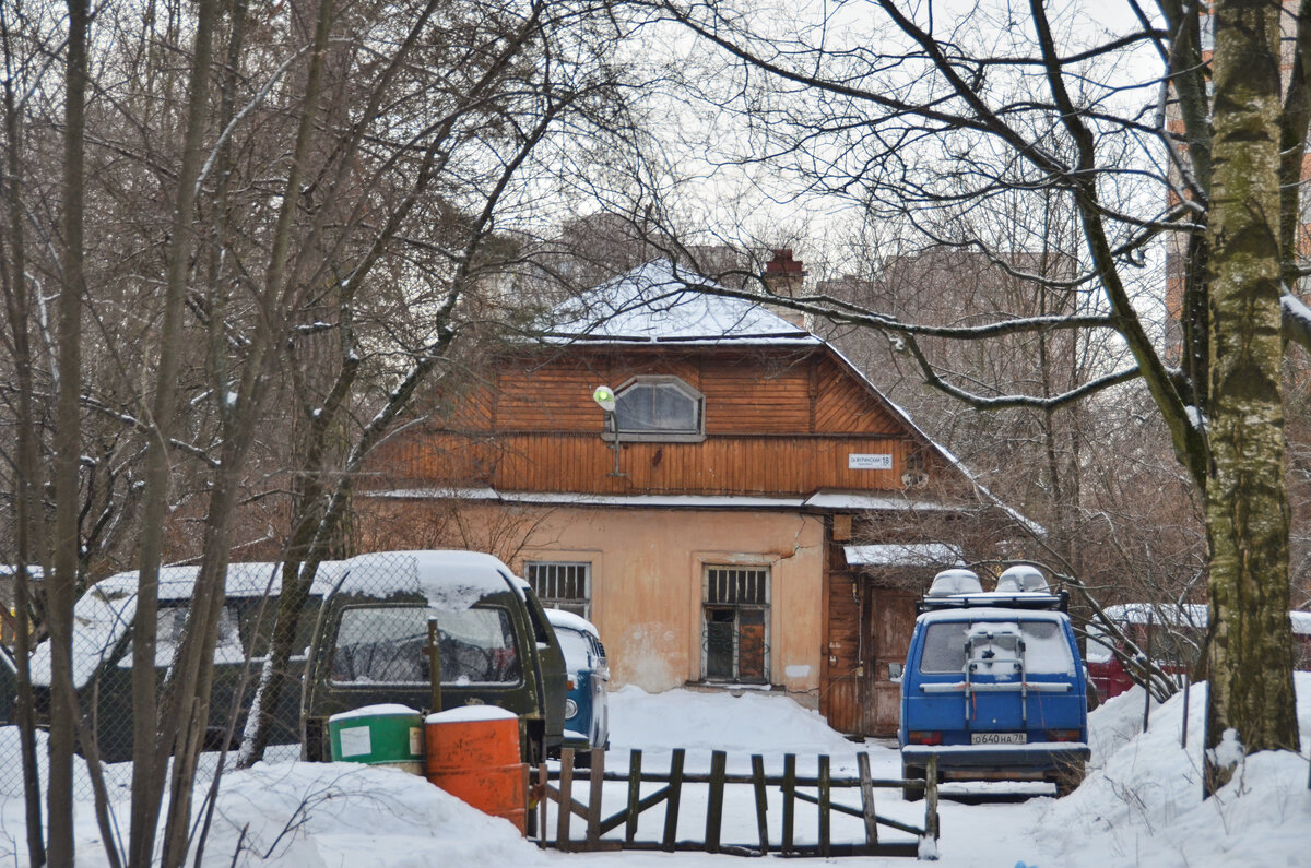 Уникальный микрорайон в Петербурге с небоскребом в нью-йоркском стиле,  дореволюционными особняками и советскими многоэтажками | Путешествия по  городам и весям | Дзен