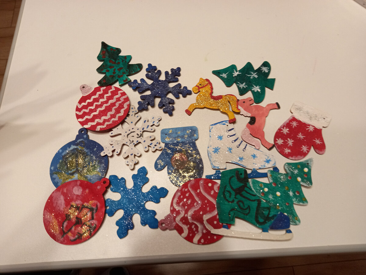 Каждую заготовку нужно раскрасить с 2 сторон. 