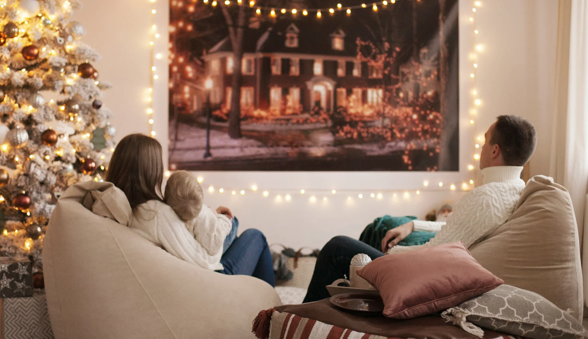 Семейный просмотр фильмов объединяет.