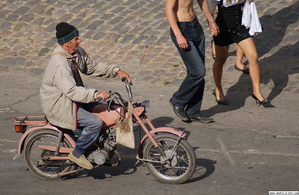Пенсионер на мотоцикле