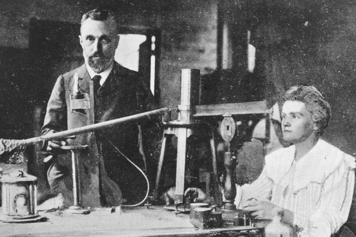 Пьер и Мария Кюри в своей лаборатории в Париже / Global Look Press