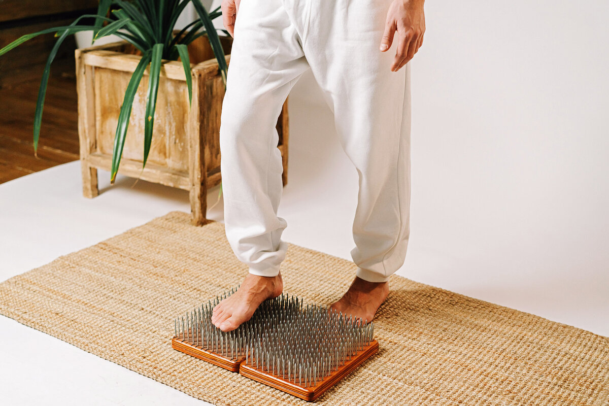     Стояние на гвоздях: что дает, польза и вред, как научиться правильно стоять на гвоздях