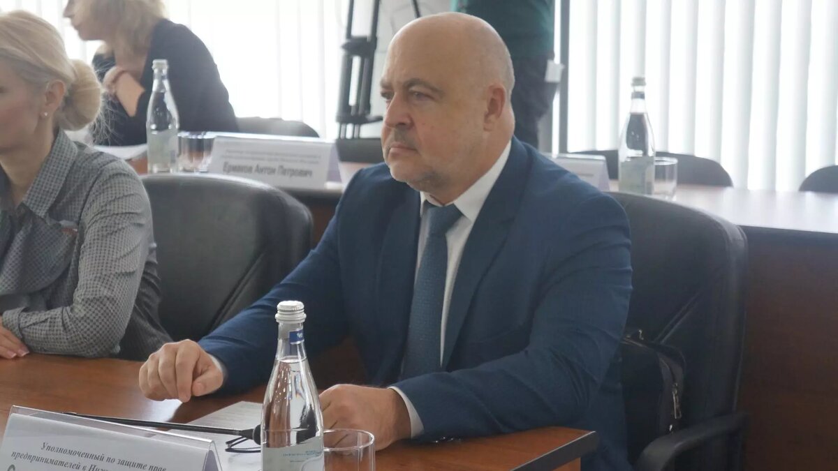     Необходимо остановить нелегальную торговлю на Большой Покровской улице в Нижнем Новгороде. Об этом сообщил омбудсмен по защите прав бизнеса в Нижегородской области Павел Солодкий на итоговой пресс-конференции 26 декабря. Мероприятие посетил корреспондент NewsNN.