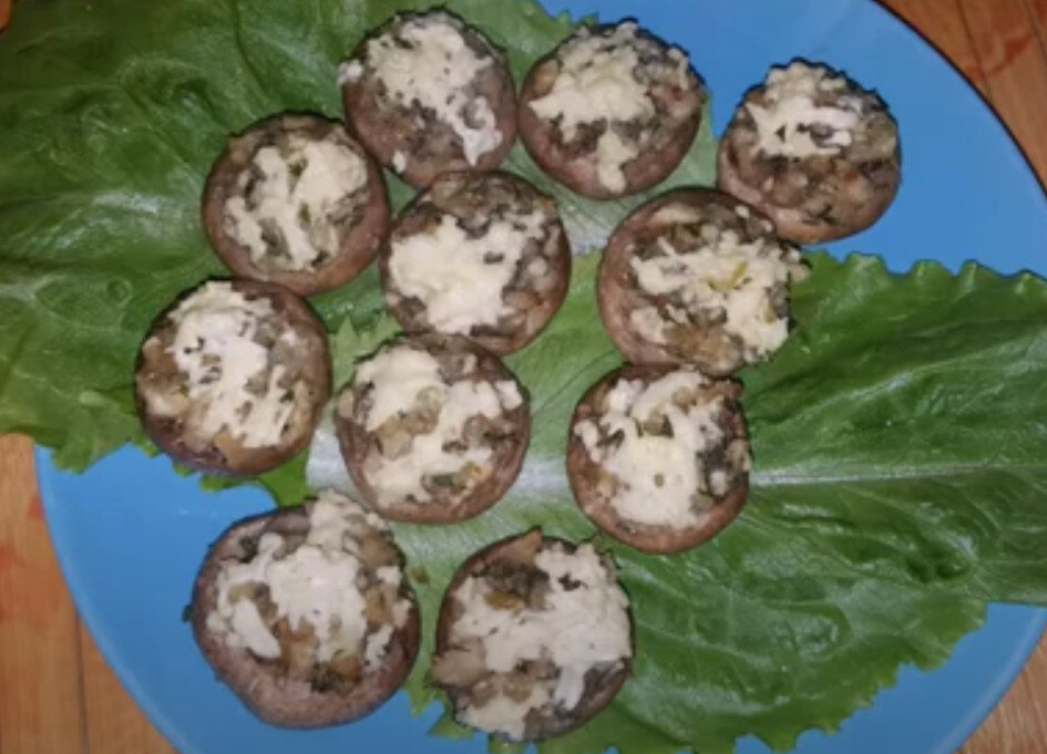 Шампиньоны фаршированные сыром приготовленные в мультиварке