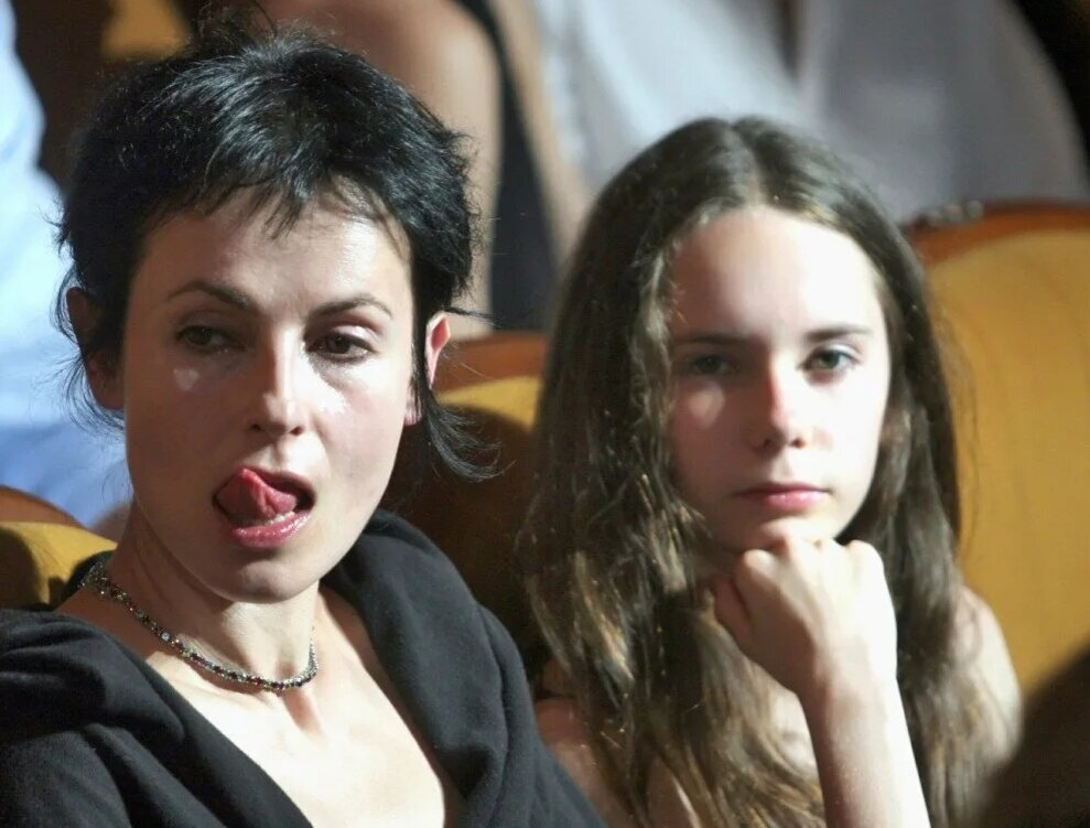 Ирина Апексимова со взрослой дочерью дашей, которую воспитывала после развода. 